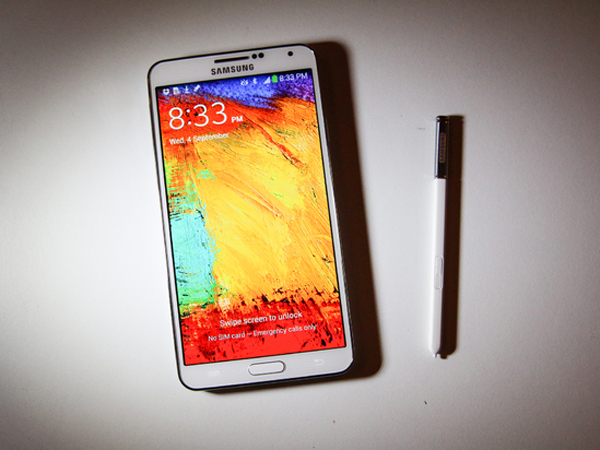 Samsung Tidak akan Gunakan Material Plastik Lagi di Ponsel Terbarunya?